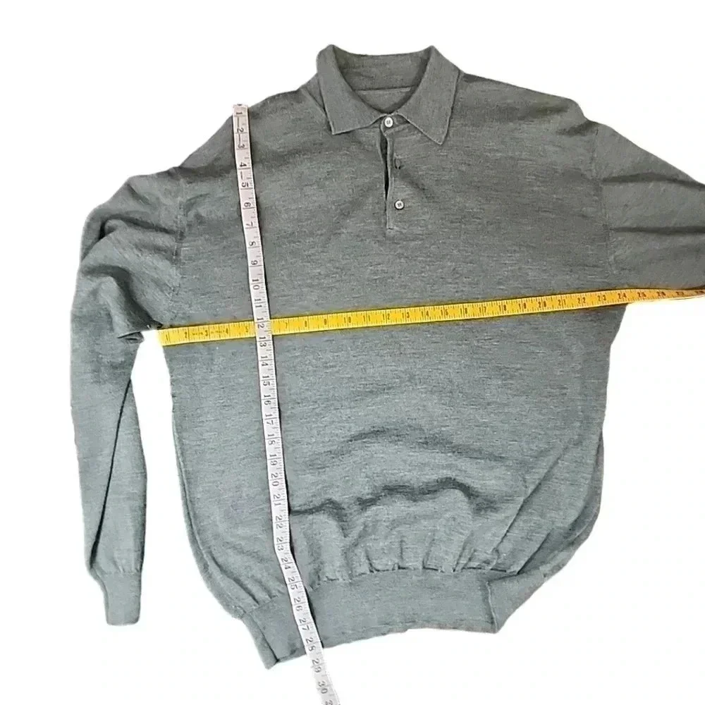 Brook Brothers Wool/ Silk and Cashmere Men Olive Green light weight  sweater.